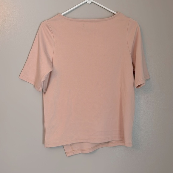 Reserved button detail top - Picture 4 of 5